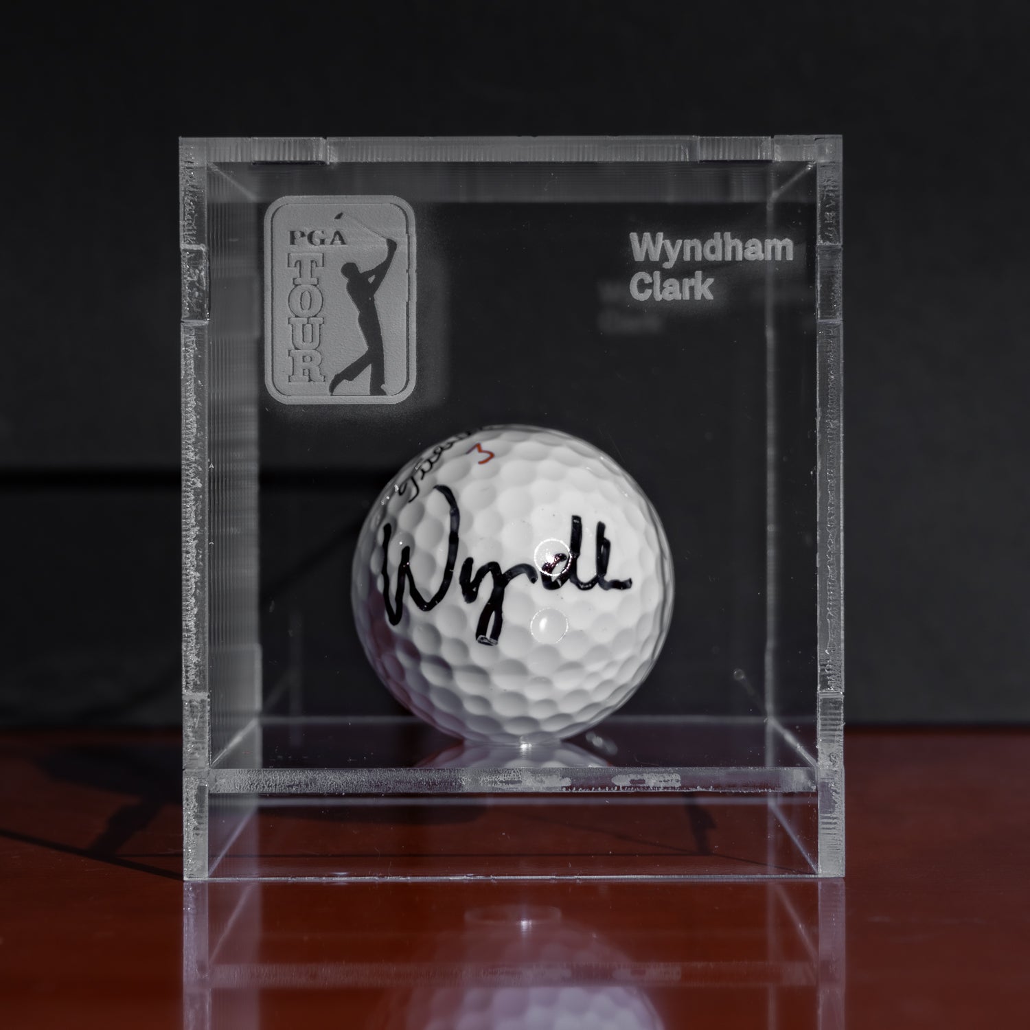 Pelota Firmada - Wyndham Clark